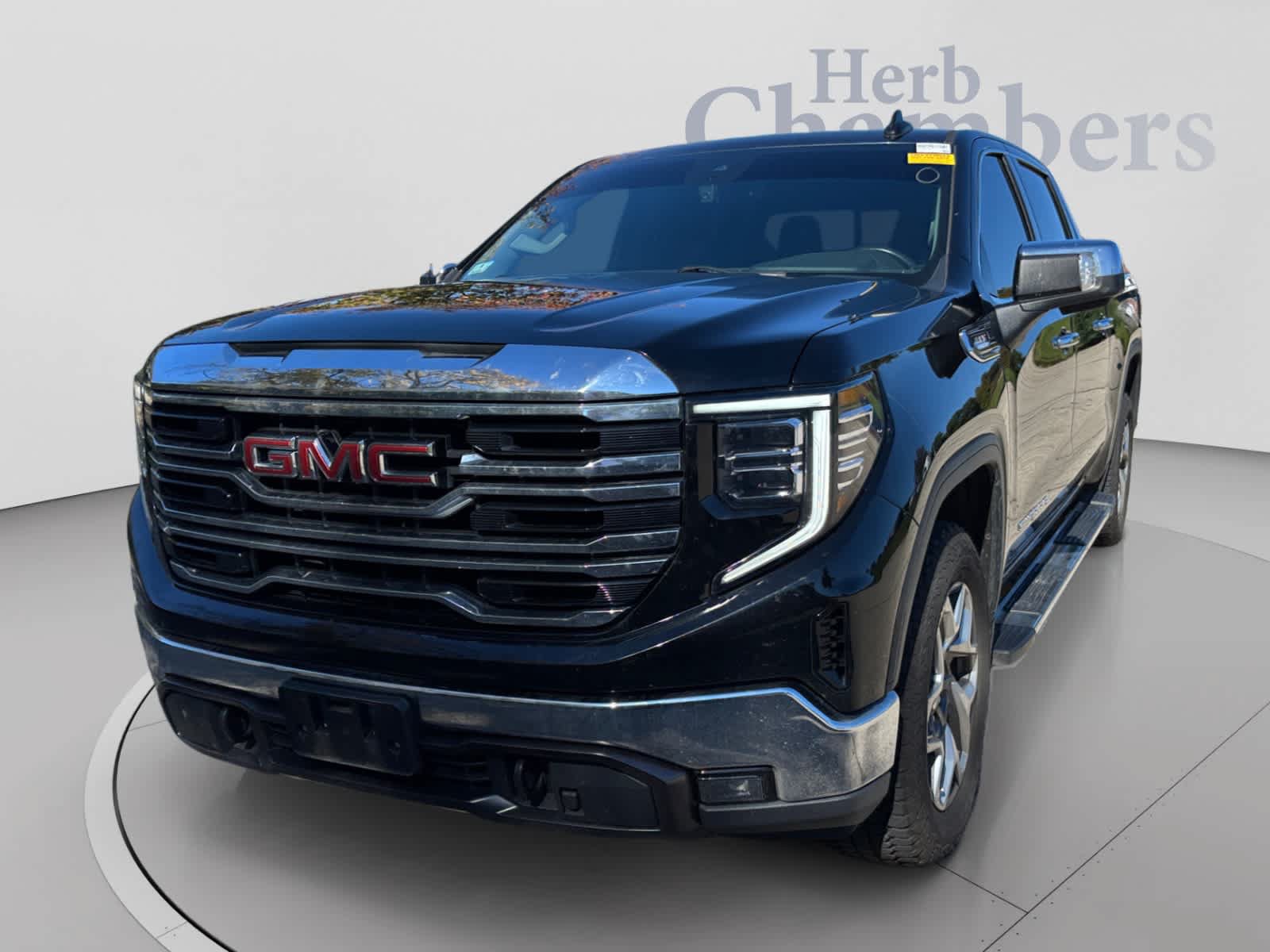 Used 2023 GMC Sierra 1500 SLT w/ SLT Premium Package AWD/4WD image 4