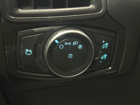 Used 2017 Ford Focus SE w/ Cold Weather Package FWD image 23