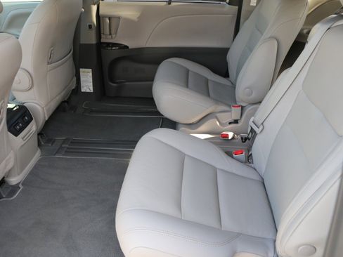 Used 2020 Toyota Sienna XLE w/ XLE Navigation Package FWD image 30