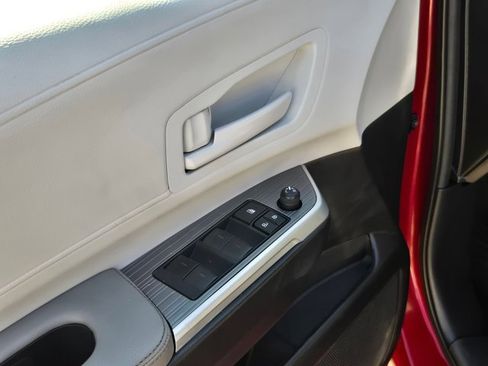 Used 2025 Toyota Sienna LE image 14