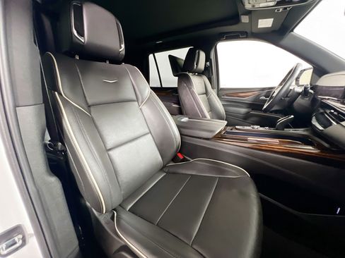 Used 2024 Cadillac Escalade Premium Luxury w/ Performance Package AWD/4WD image 30