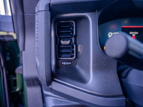 Used 2025 Ford Bronco Badlands image 8