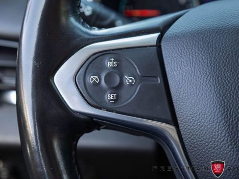 Used 2020 Chevrolet Traverse LT FWD image 25