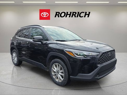 Used 2023 Toyota Corolla Cross LE image 3