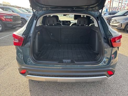 Used 2025 Chevrolet Trax LT FWD image 22