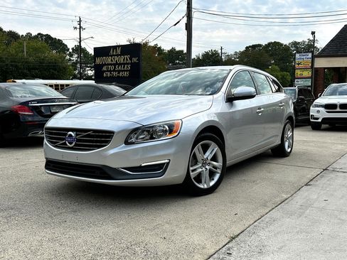 Used 2015 Volvo V60 T5 Platinum image 2