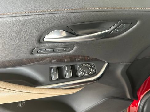 Used 2025 Cadillac XT4 Premium Luxury w/ Technology Package AWD/4WD image 12