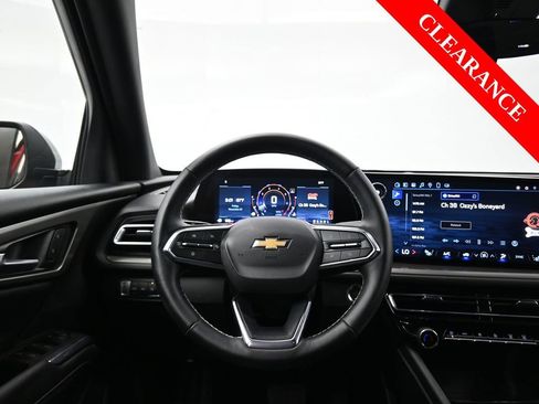 Used 2025 Chevrolet Traverse LT w/ Driver Confidence Package image 33