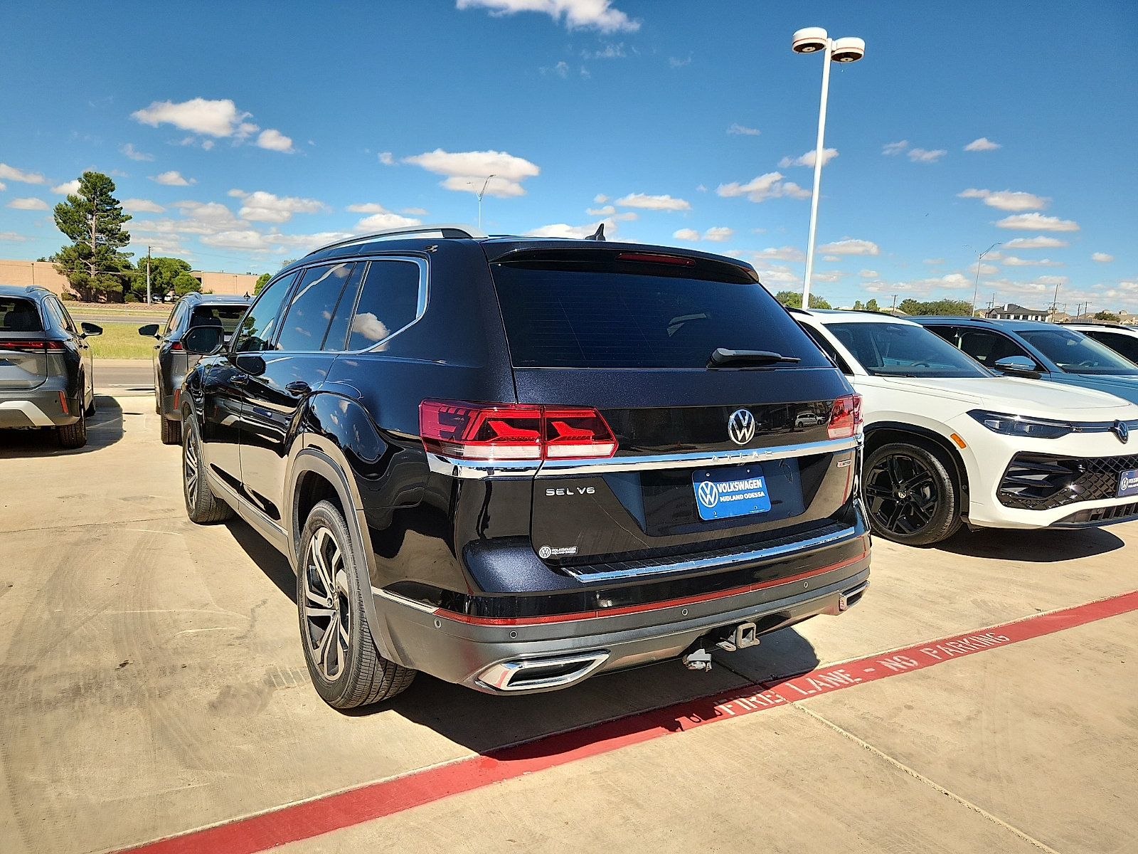 Used 2021 Volkswagen Atlas SEL Premium w/ MDO Package (Bench Seat) AWD/4WD image 4