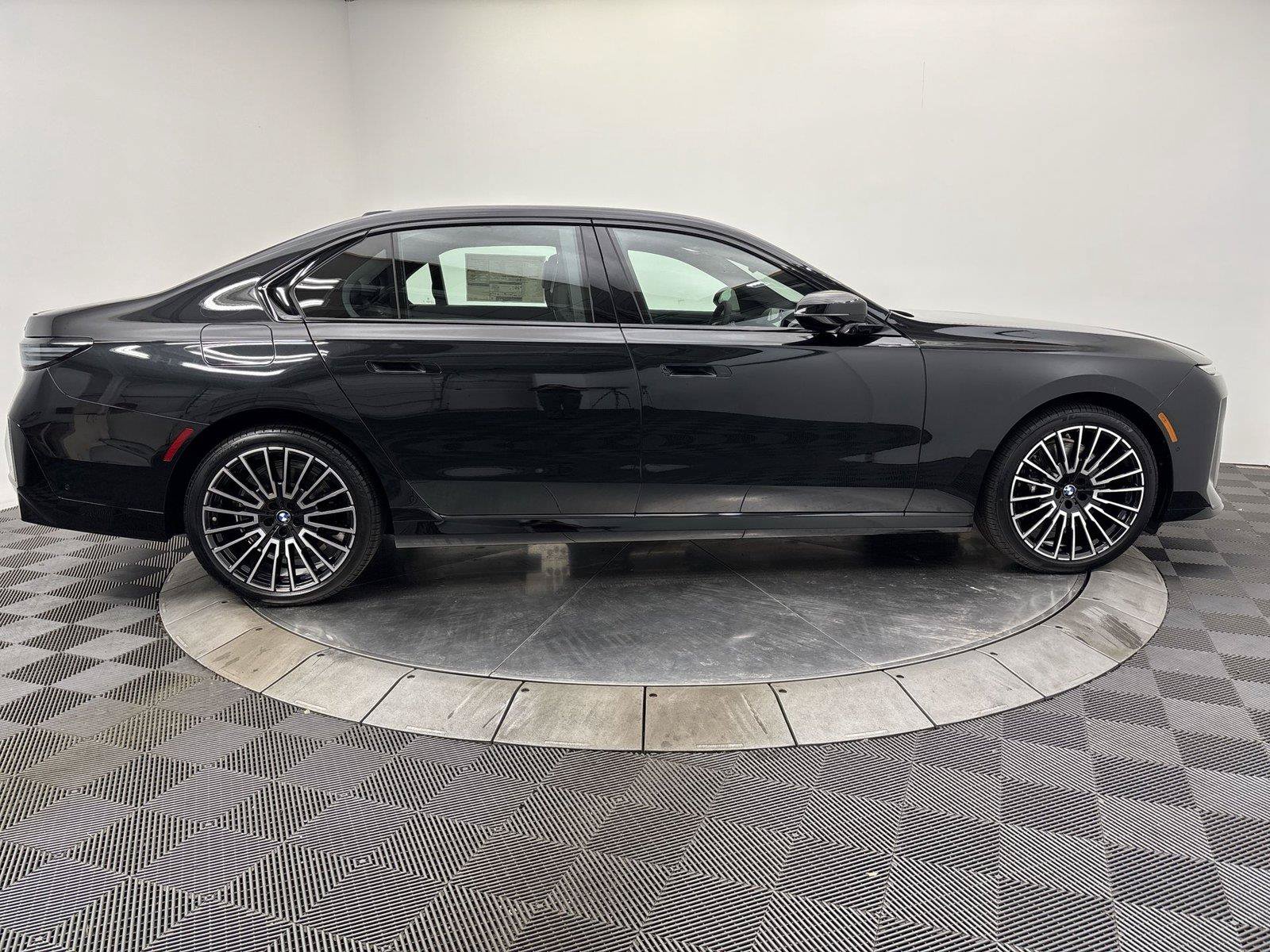 New 2027 BMW 740i w/ Executive Package RWD image 5
