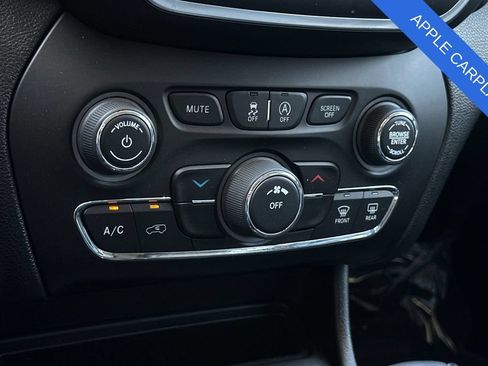 Used 2022 Jeep Cherokee Latitude AWD/4WD image 23