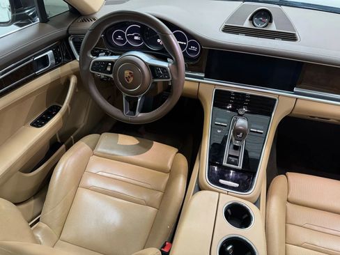 Used 2020 Porsche Panamera image 9
