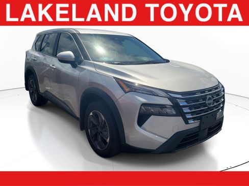 Used 2025 Nissan Rogue SV FWD image 1