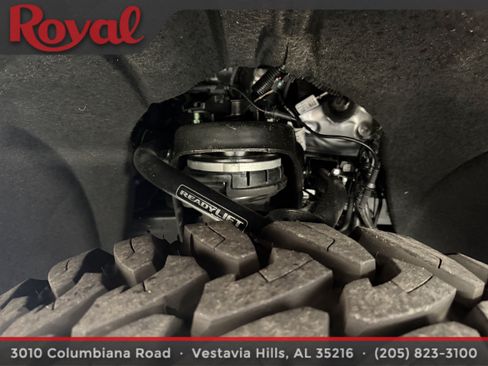 Used 2026 GMC Yukon AT4 w/ AT4 Premium Package AWD/4WD image 8