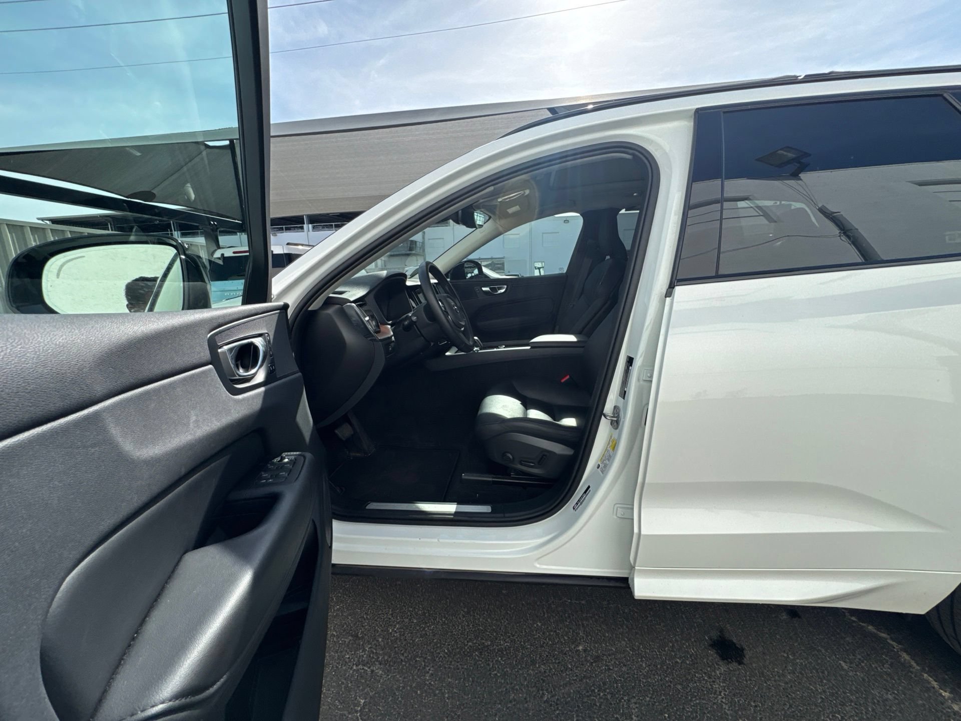 Certified 2024 Volvo XC60 B5 Plus w/ Climate Package AWD/4WD image 11