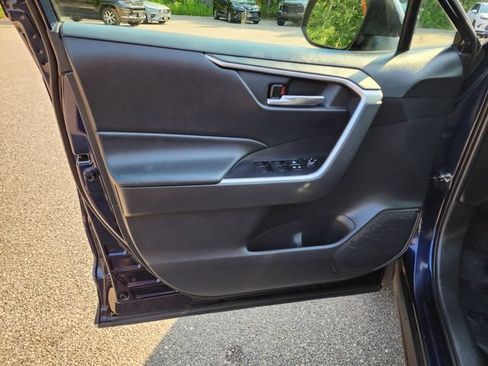 Used 2021 Toyota RAV4 XLE AWD/4WD image 19