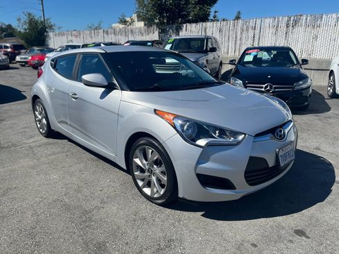 Used 2016 Hyundai Veloster image 1