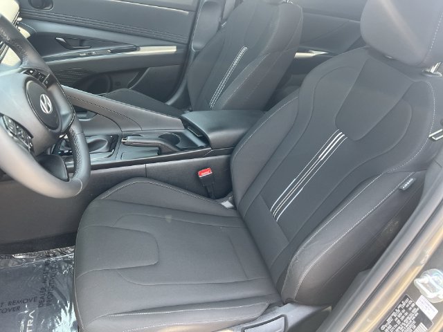 Certified 2025 Hyundai Elantra Sport FWD image 31