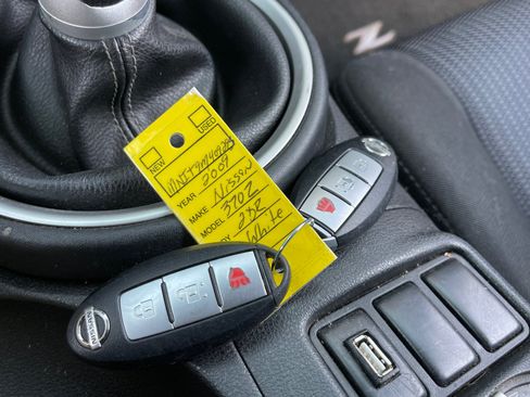 Used 2009 Nissan 370Z Coupe RWD image 29