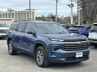 Used 2025 Chevrolet Traverse LT video 1