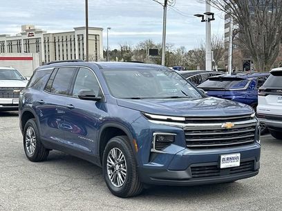 Used 2025 Chevrolet Traverse LT