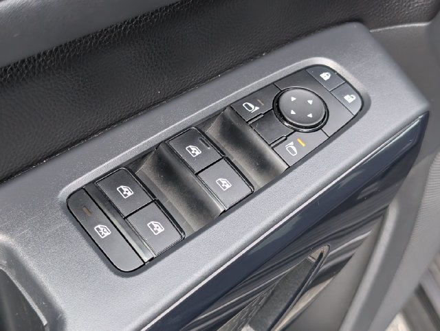 Used 2025 Nissan Pathfinder SV AWD/4WD image 23