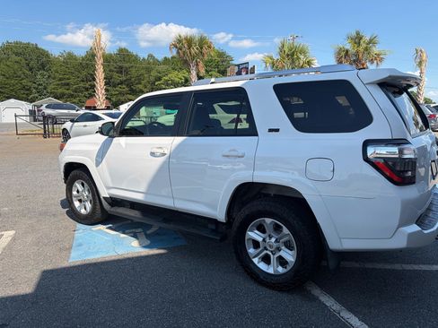 Used 2017 Toyota 4Runner SR5 Premium RWD image 11