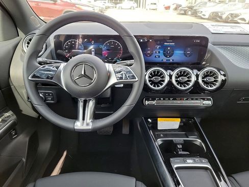 New 2025 Mercedes-Benz GLA 250 image 14
