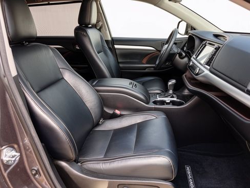 Used 2017 Toyota Highlander XLE FWD image 30