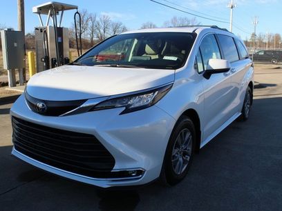 Used 2022 Toyota Sienna XLE