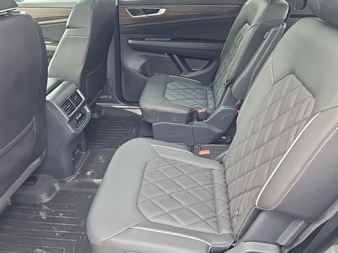 Certified 2025 Volkswagen Atlas SEL Premium R-Line image 37