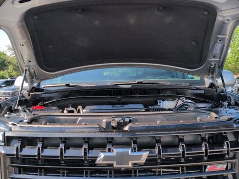 Used 2025 Chevrolet Suburban Z71 AWD/4WD image 23