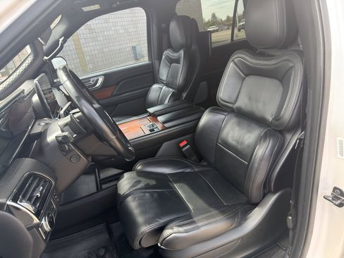 Used 2018 Lincoln Navigator Reserve w/ Technology Package AWD/4WD image 6