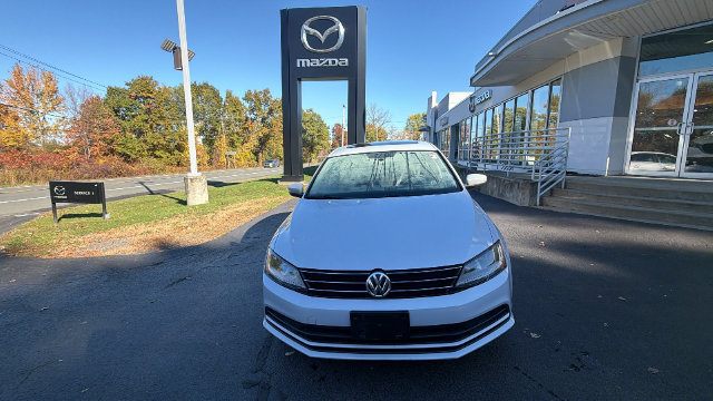 Used 2017 Volkswagen Jetta SE FWD image 2
