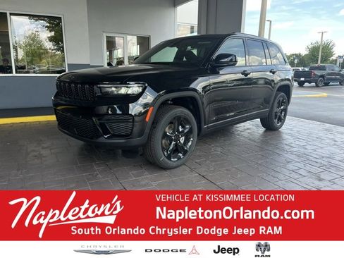 New 2025 Jeep Grand Cherokee Altitude image 1