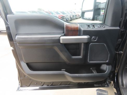 Used 2017 Ford F250 Platinum AWD/4WD image 25