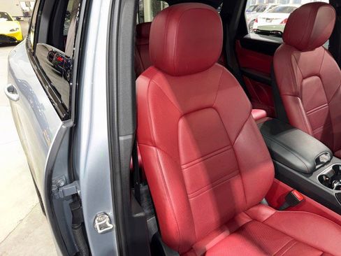 Used 2020 Porsche Cayenne image 67