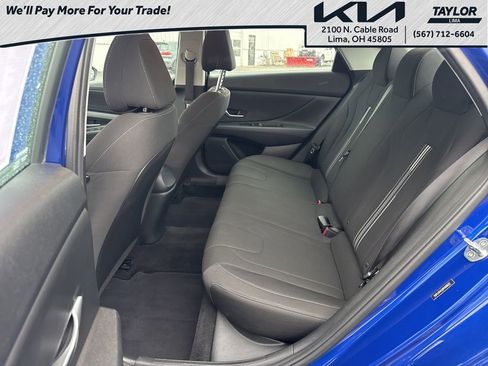 Used 2023 Hyundai Elantra SEL w/ Preferred Accessory Package image 10