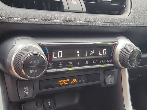 Certified 2022 Toyota RAV4 XLE w/ Convenience Package FWD image 27