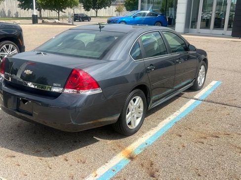 Used 2011 Chevrolet Impala LT FWD image 3