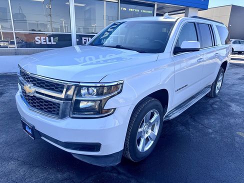 Used 2015 Chevrolet Suburban LT image 3
