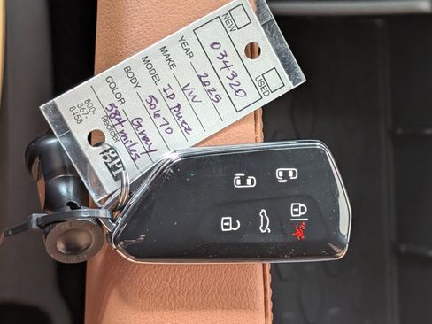 Used 2025 Volkswagen ID. Buzz Pro S Plus RWD image 38