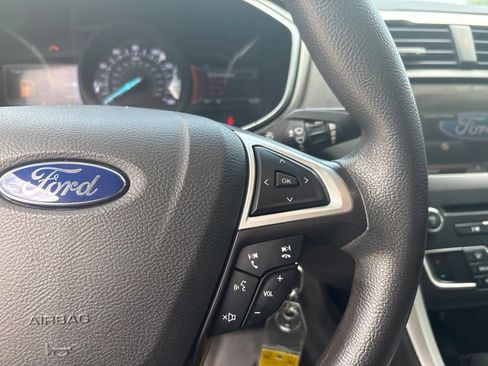 Used 2016 Ford Fusion SE FWD image 22