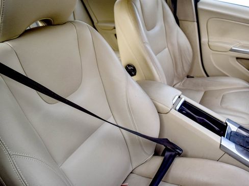 Used 2015 Volvo V60 T5 Premier image 7