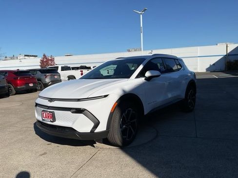 New 2026 Chevrolet Equinox EV LT image 3