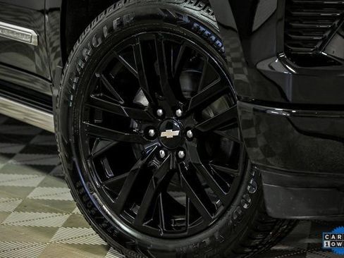 Used 2024 Chevrolet Silverado 1500 High Country w/ High Country Premium Package image 3