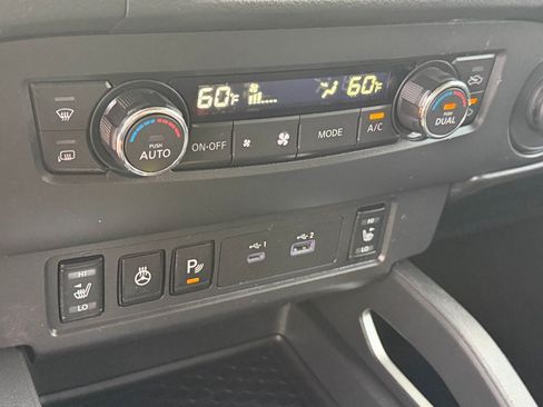 Used 2023 Nissan Frontier SV w/ SV Convenience Package RWD image 23