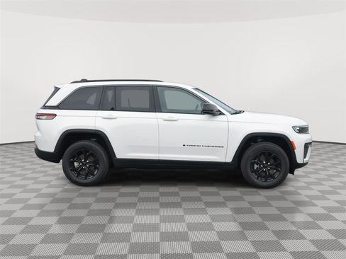 New 2026 Jeep Grand Cherokee Altitude AWD/4WD image 4