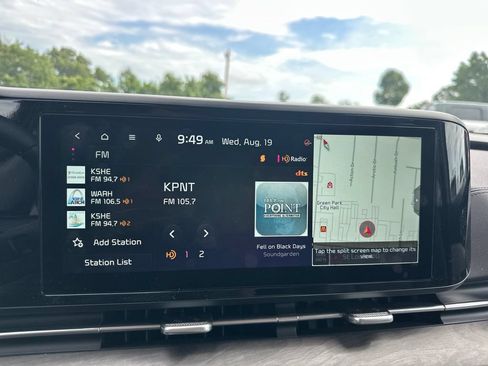 Used 2024 Kia Carnival EX FWD image 16