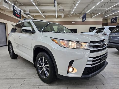 Used 2018 Toyota Highlander XLE image 5